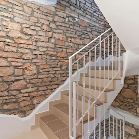 Alluring Holiday In Rovinj With Private Terrace באלה